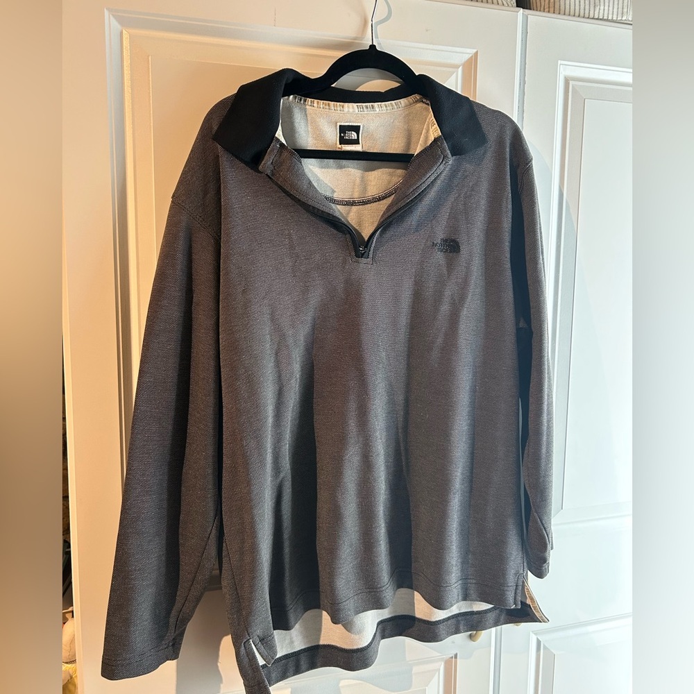 The North Face Quarter Zip Men’s Black Stripe